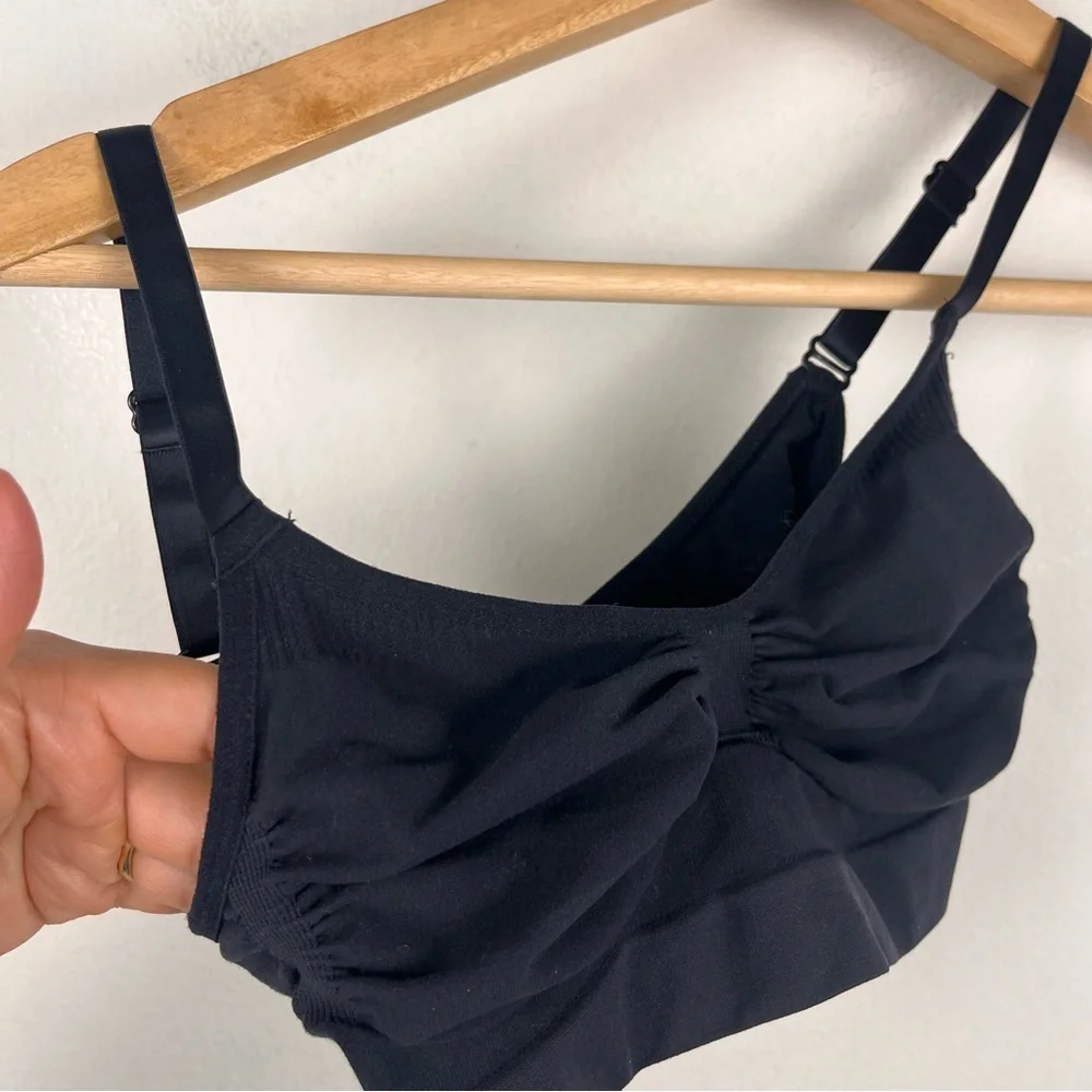 SKIMS BLACK SEAMLESS‎ SCULPT BRALETTE SIZE XXS/XS - Picture 7 of 7